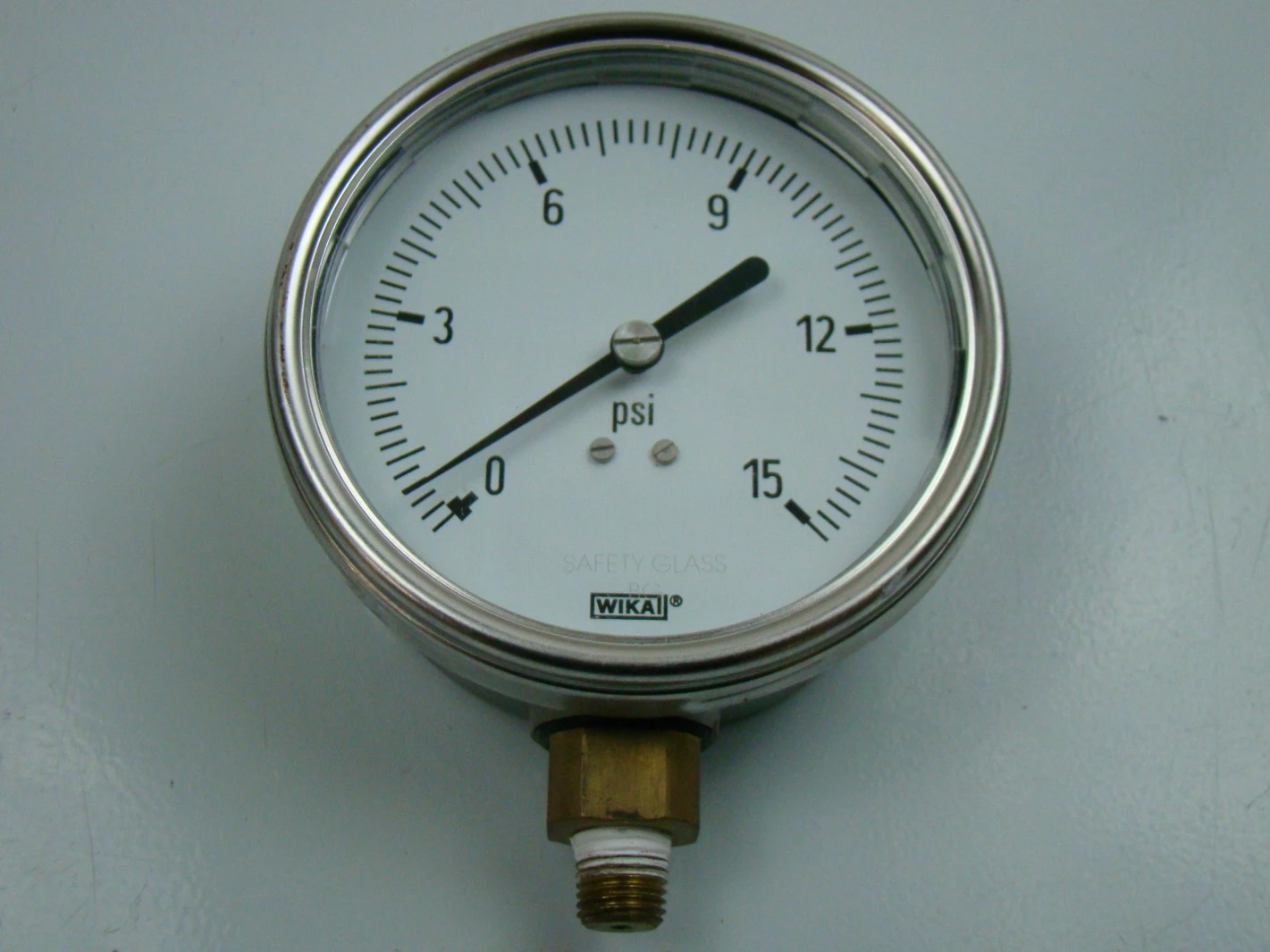 Perbedaan Jenis Pressure Gauge dan Aplikasinya di Berbagai Sektor